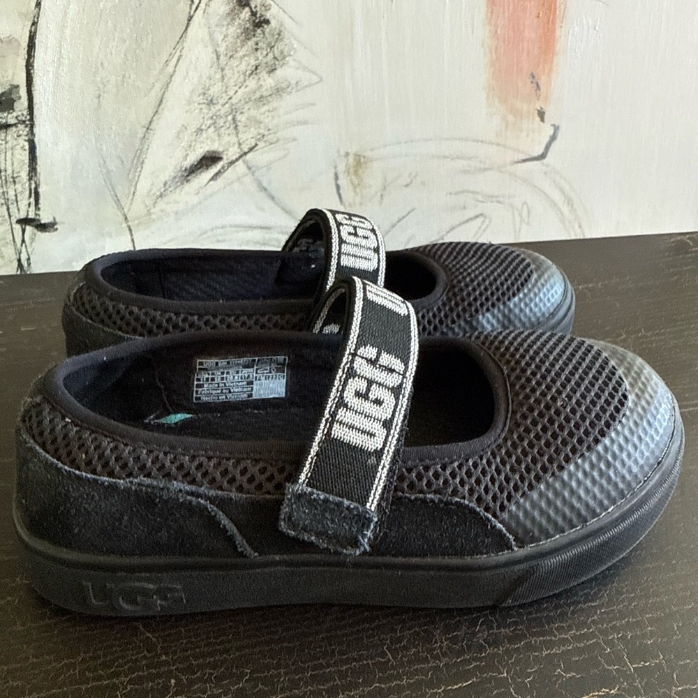 UGG Black Ballerina Shoes size Toddler 11 - Picture 2 of 8